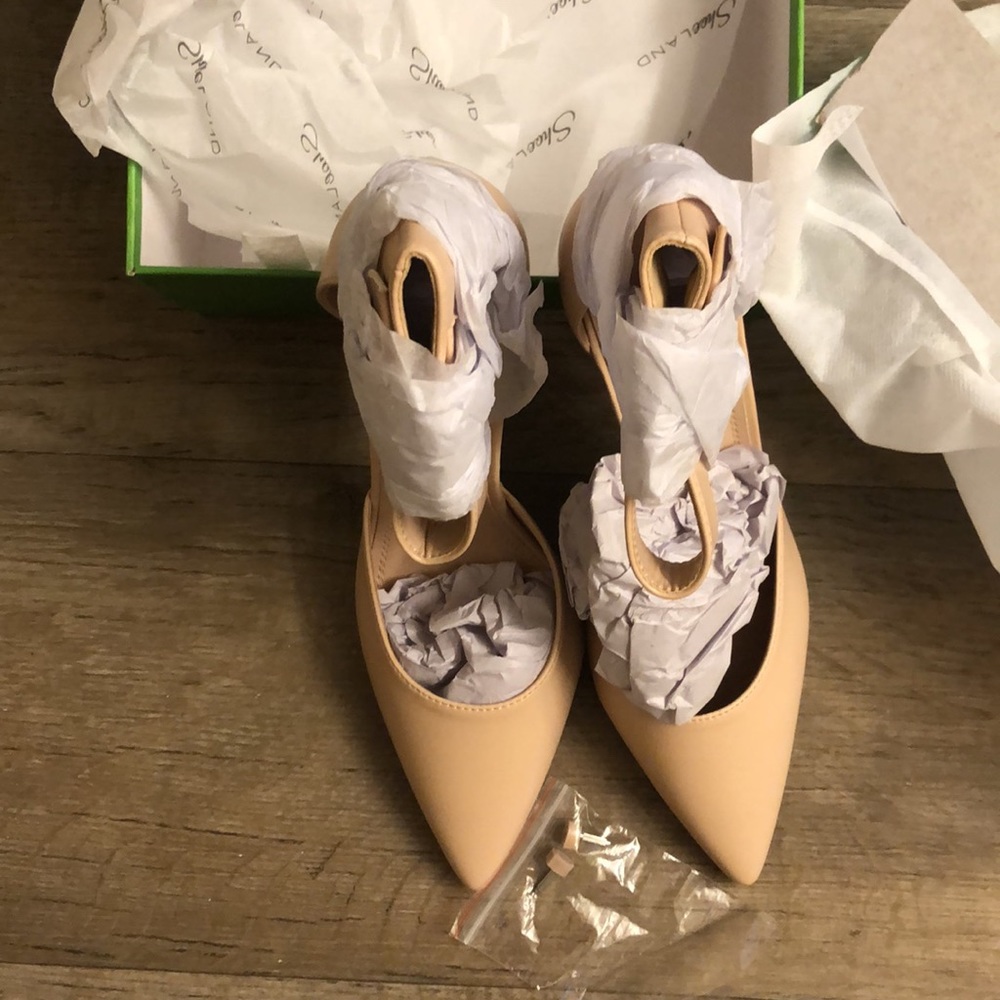 Brand new stylish shoes by shoe land